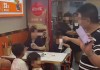 3女子带4孩点一碗面多次免费续面，被拒后反手给差评，老板：不同意和解，将调整续面规则