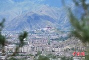 （辉煌60载魅力新西藏）世界屋脊上的“绿色奇迹”：拉萨南北山绿意盎然