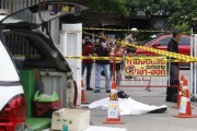 疑心市场保安刮伤爱车，怀恨在心六年，泰国男子枪杀5人后举枪自杀